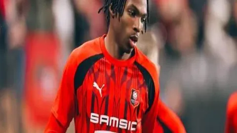 “国安防线换将风云，侯森或将离队，新星门将蓄势登场，共启未来三年门神传奇之旅！”