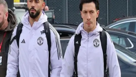 曼联首战4分钟丢球，约罗防守失误，拉门斯失位全程目睹