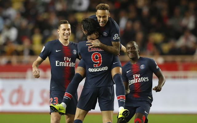 魔都风采：黄浦炫酷赛道，女孩半程马拉松惊艳妆容照